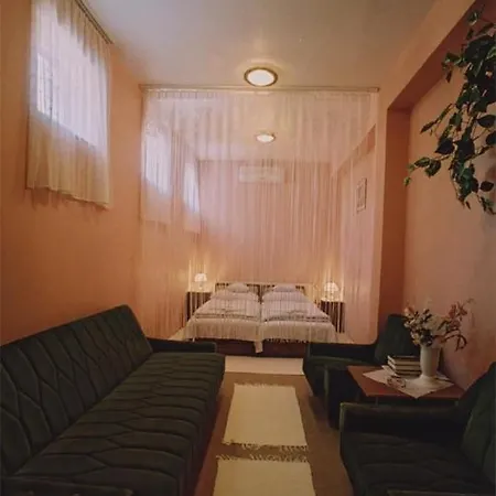 Uno 3* Kecskemét