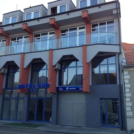 Hotel Uno 3*