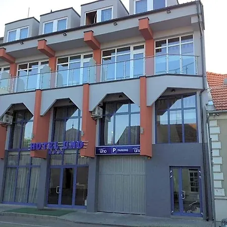 Uno Hotel 3*